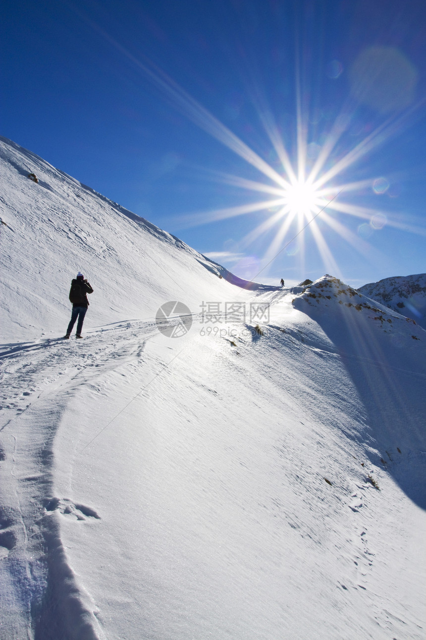 冬季风景日出喜悦白色阴影太阳光线闲暇环境太阳阳光日落图片