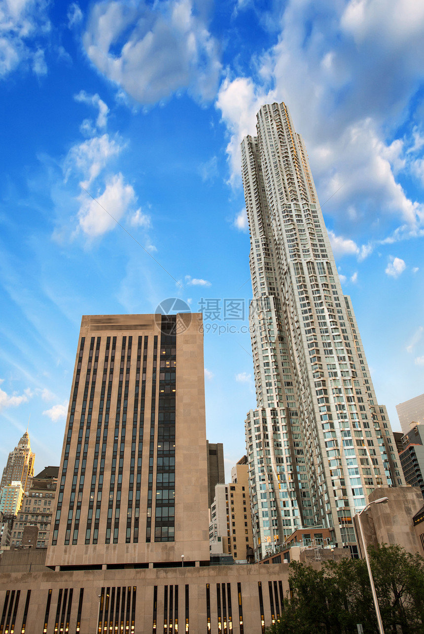 Brookl的下曼哈顿大楼显眼日落景图片