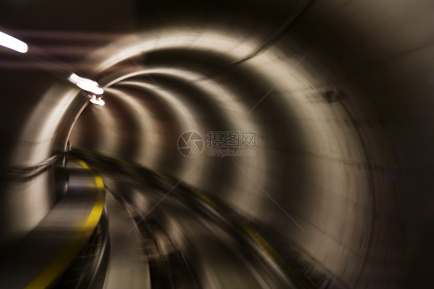 穿过隧道火车铁路速度过境曲线管子技术车辆踪迹运输图片
