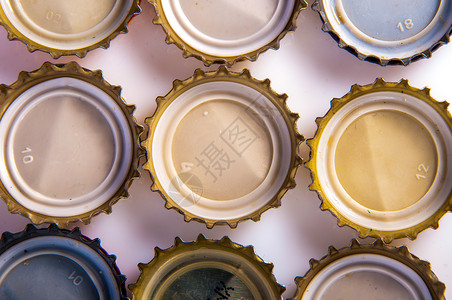 啤酒瓶盖帽子气体宏观开场白酒吧酒精渲染液体皇冠瓶子背景图片