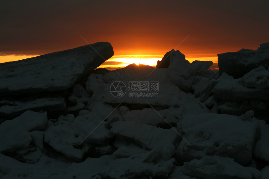 太阳旅行地平线游客日落寒意环境越野冰镇吸引力金子图片