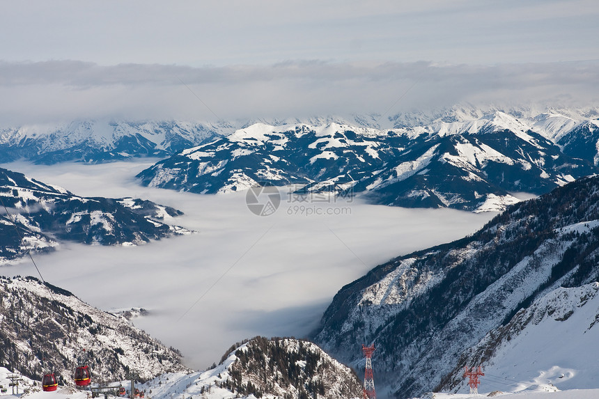 奥地利冰川的Kaprun滑雪度假胜地顶峰晴天高山阳光天际天空岩石太阳全景运动图片