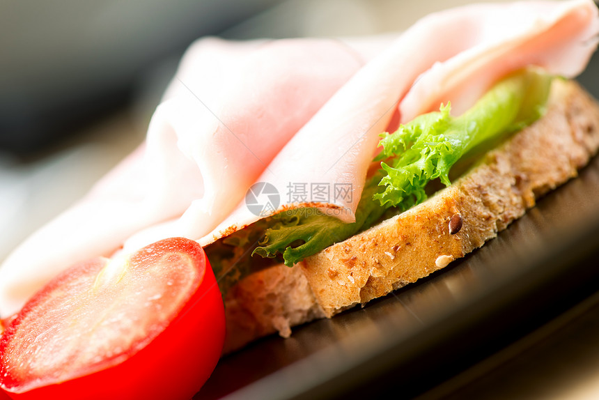 火腿番茄沙拉叶营养午餐蔬菜沙拉食物早餐绿色棕色面包图片