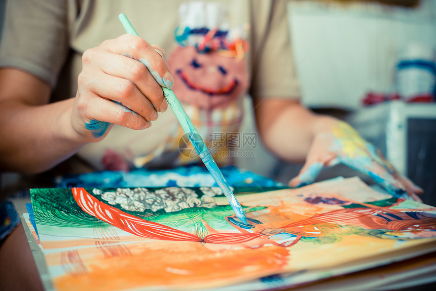 妇女特别画画手绘画工作室创造力画家爱好画笔作坊刷子女性金发女郎绘画图片