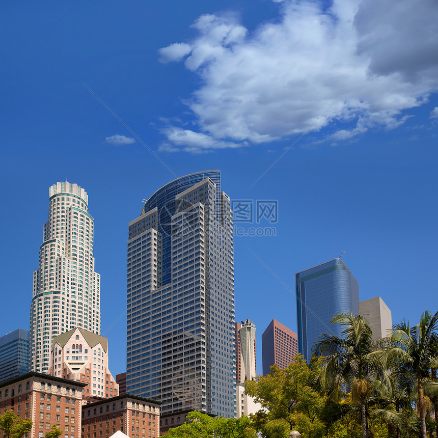LA 洛杉矶市中心Pershing广场棕榈树天空职场正方形市中心城市棕榈景观办公室高楼地标图片