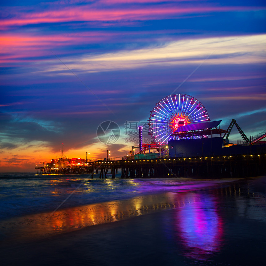 圣莫妮卡加州日落 在码头渡轮上旅行码头海岸海滩紫色蓝色支撑假期摩天轮戏剧性图片