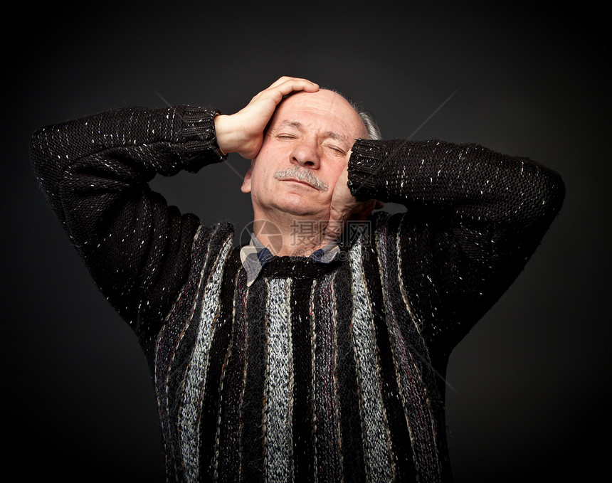 头痛疾病痛苦男性男人挫折担忧情绪化压力疼痛生活图片