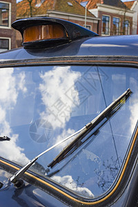 旧式挡风玻璃擦拭器 经典版的挡风玻璃擦擦器详情车辆古物驾驶黑色古董天空橙子轿车复兴奢华背景图片