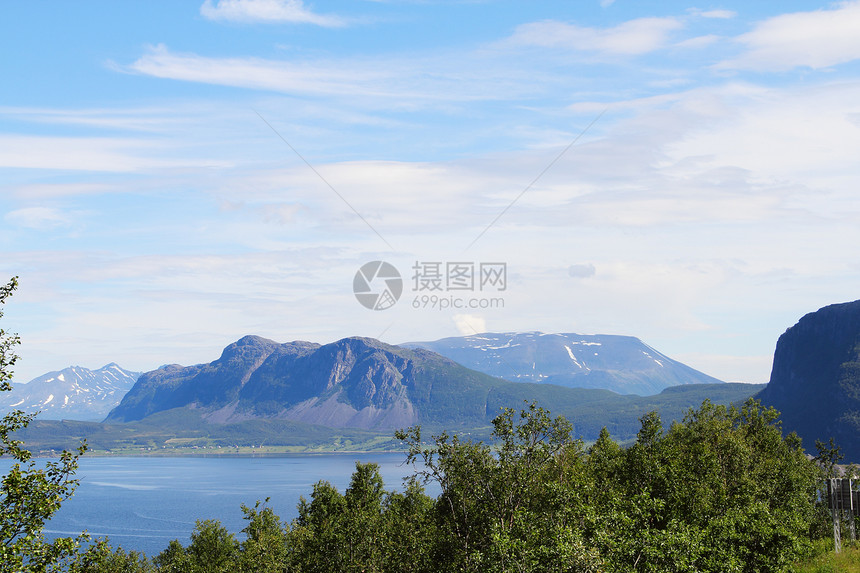 挪威北部地貌景观旅行港口山峰山脉石头海岸海岸线风景岩石蓝色图片