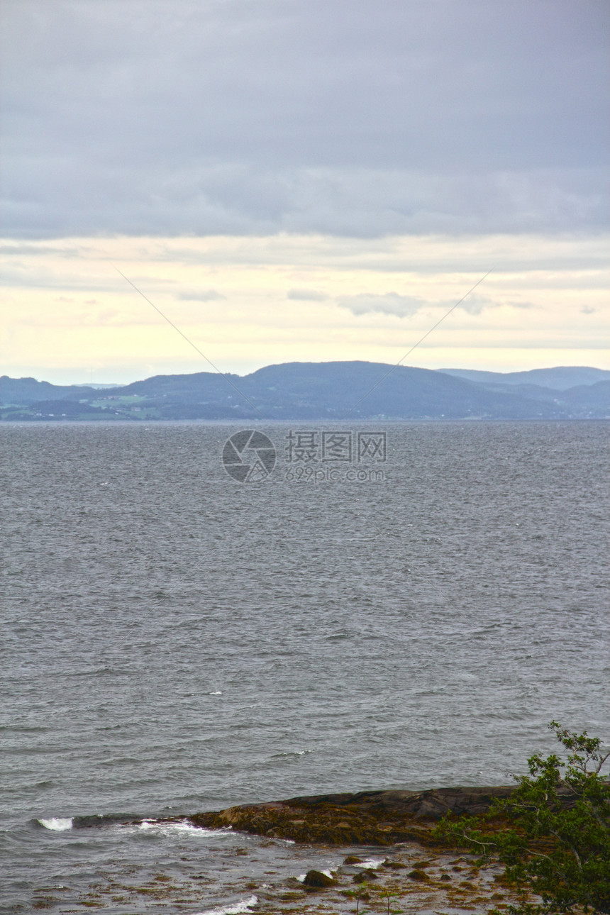 海洋和山脉假期太阳地平线场景海岸线阳光天空旅行海景岩石图片