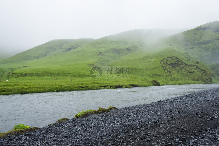 冰岛Skogafos瀑布附近的河 夏季火山观光石头风景旅行环境孤独植物岩石土地图片