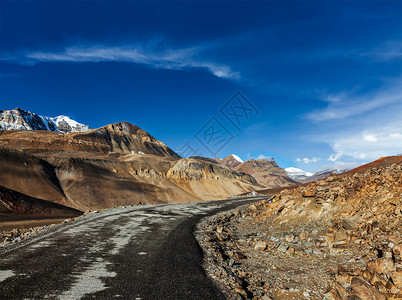 珠穆拉里山ManaliLeh公路风景山脉马路柏油沥青小路背景