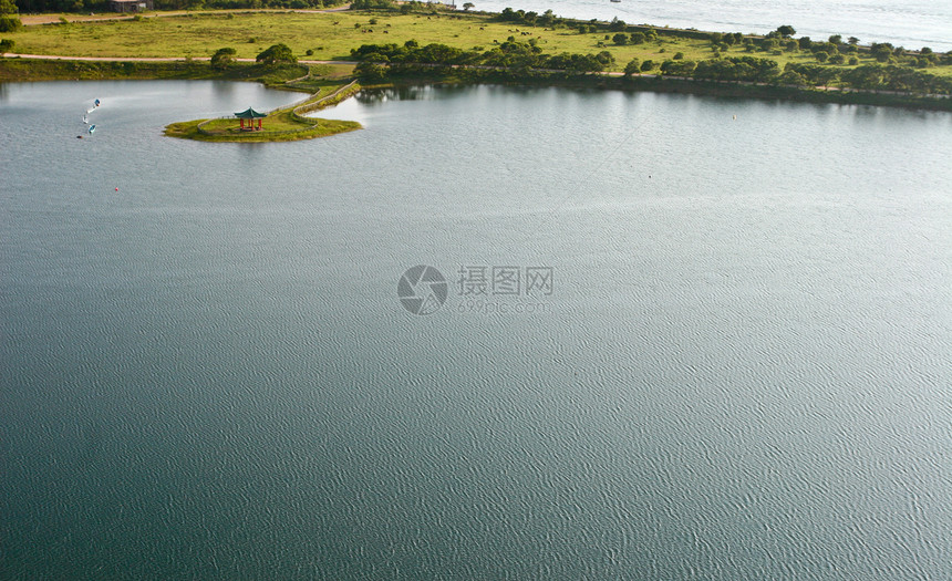 湖白色水池海浪绿色波纹青色旅行池塘图片