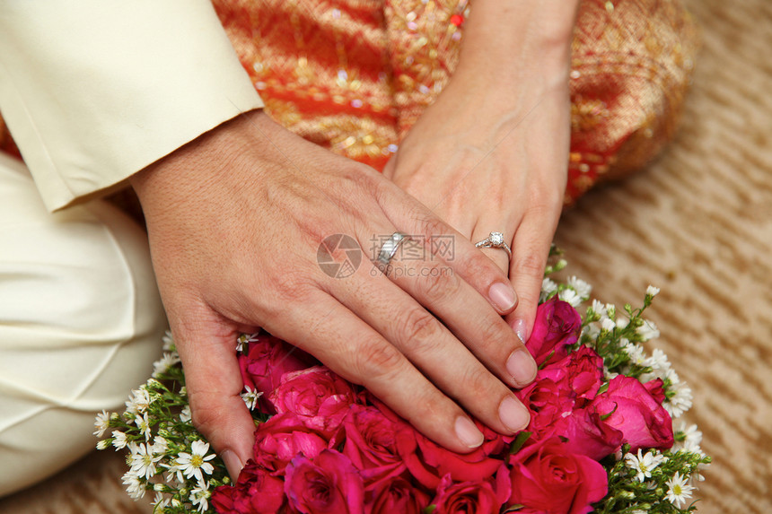 结婚戒指新娘女性异性恋男士钻戒人类夫妇已婚团结结婚戒指图片