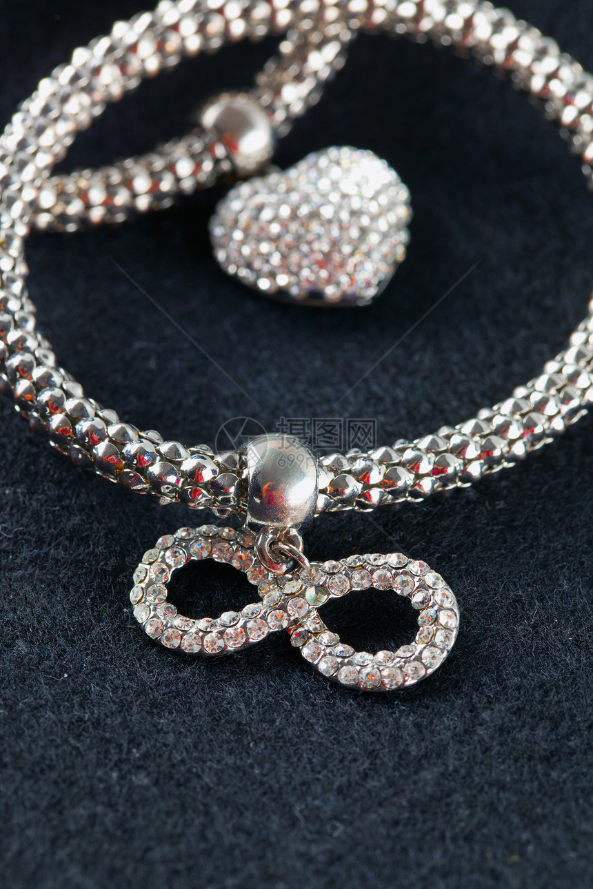 带色列奢华戒指钻石展示魅力白色首饰宝石礼物女性图片