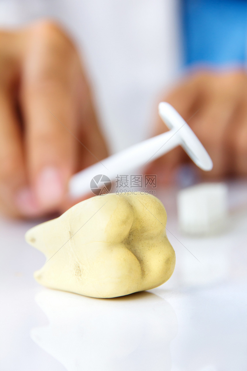 牙科牙医卫生概念磨牙牙刷口服牙镜口镜手指健康白色药品医疗图片