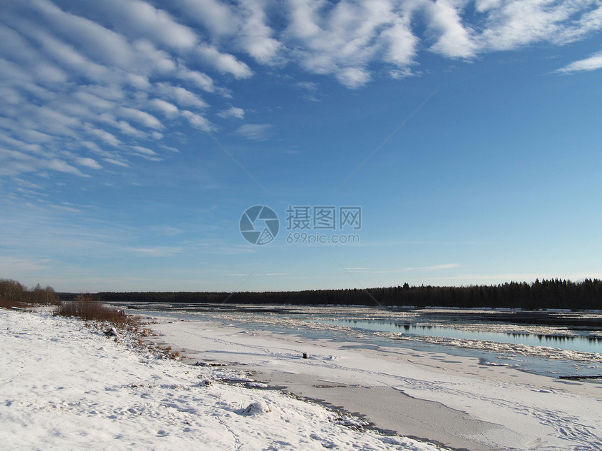 冬季河水田园背景农村木头景观反射风景河岸国家风光图片