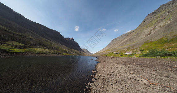 山中湖边风景灌木岩石大合唱阴霾旅游科拉石头天空地块背景图片