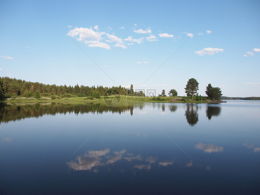 俄罗斯卡累利阿北部美丽的湖泊假期场景荒野天空旅游蓝色地平线天堂远足孤独图片
