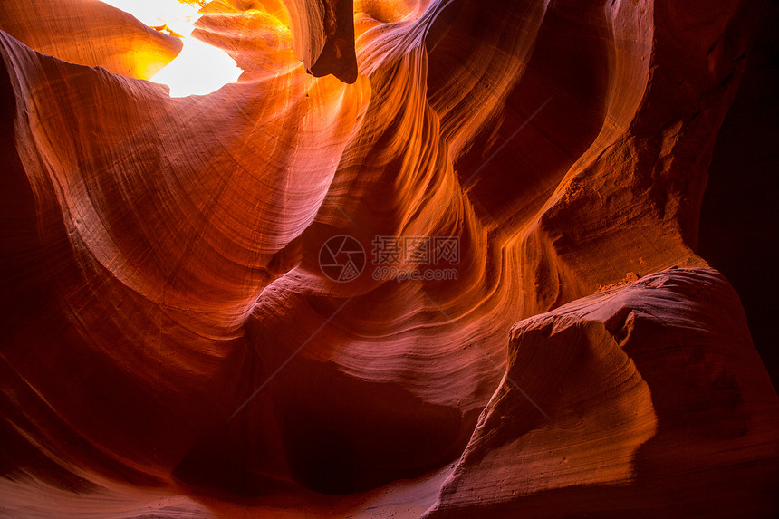 在Page附近的纳瓦霍土地上的亚利桑那州土地砂岩国家侵蚀地标阴影舷窗干旱沙漠河床图片