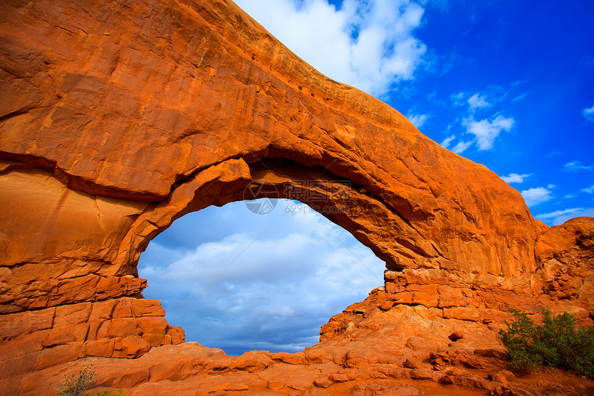 美国Moab Utah国家公园曲线悬崖旅行国家土地地质学砂岩蓝色地标岩石图片