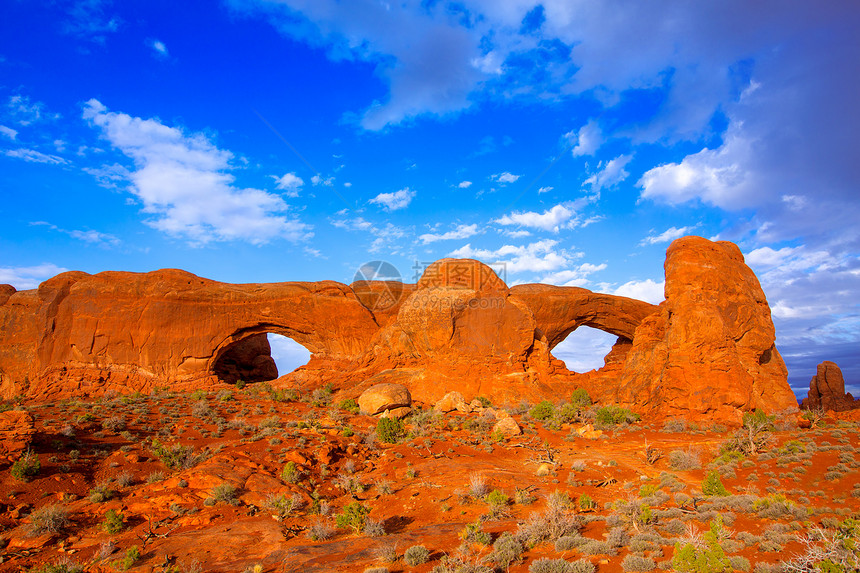 美国Moab Utah国家公园石头旅行沙漠公园编队土地悬崖蓝色地平线岩石图片