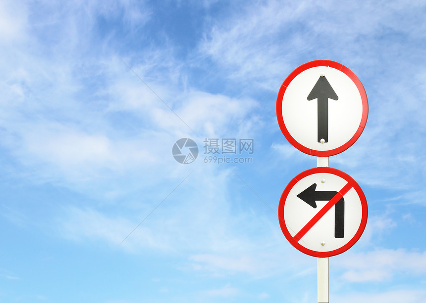 向前走 前进的标志 不要转左的标志天空街道城市旅行小路红色邮政安全信号警告图片