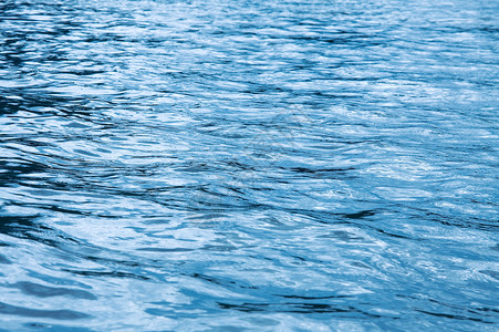 地表水池塘液体蓝色波纹水池反射游泳娱乐流动海洋高清图片