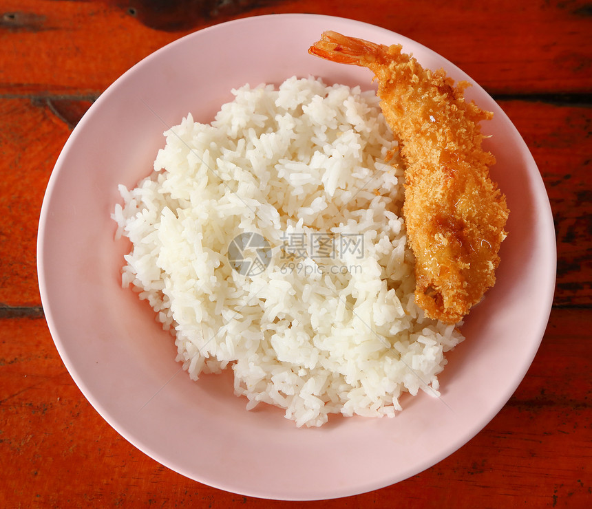 大米和虾面自助餐饮食文化木头油炸烹饪小吃筷子桌子香料图片