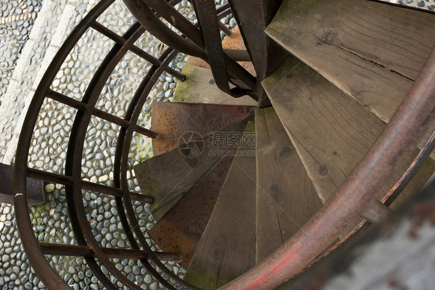 古老的生锈楼梯椭圆形材料人行道家园旋转梯子建筑物脚步褪色地面图片
