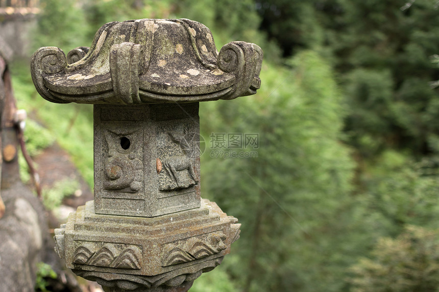 传统的亚洲石器灯笼大理石花岗岩遗产照明宗教旅行智慧佛教徒公园岩石图片