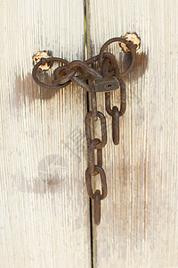带锁链的旧门链式金工古董木头木制品黄铜金属风化门把手背景图片