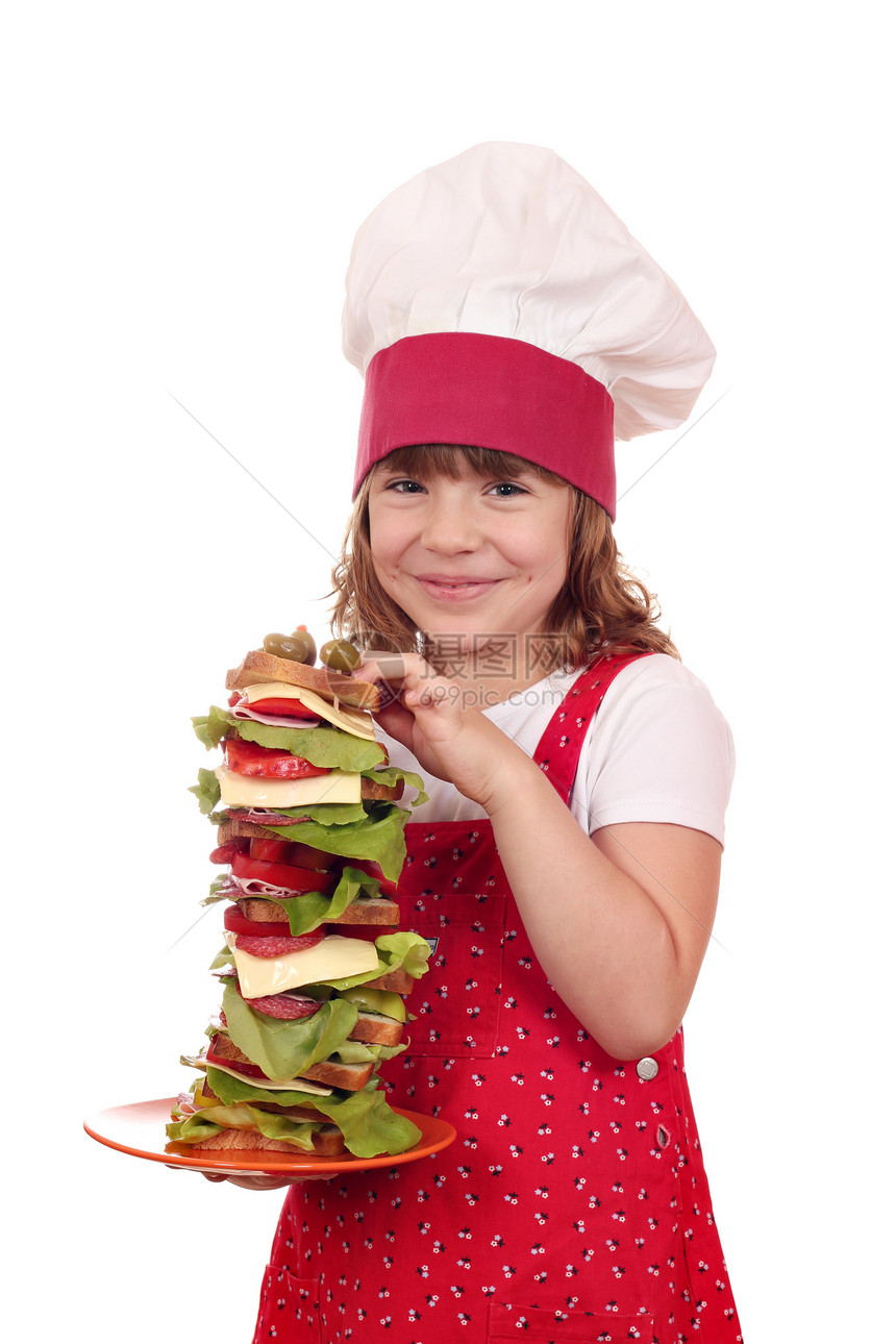 快乐的小女孩烹饪 小女孩拿着高高的三明治图片