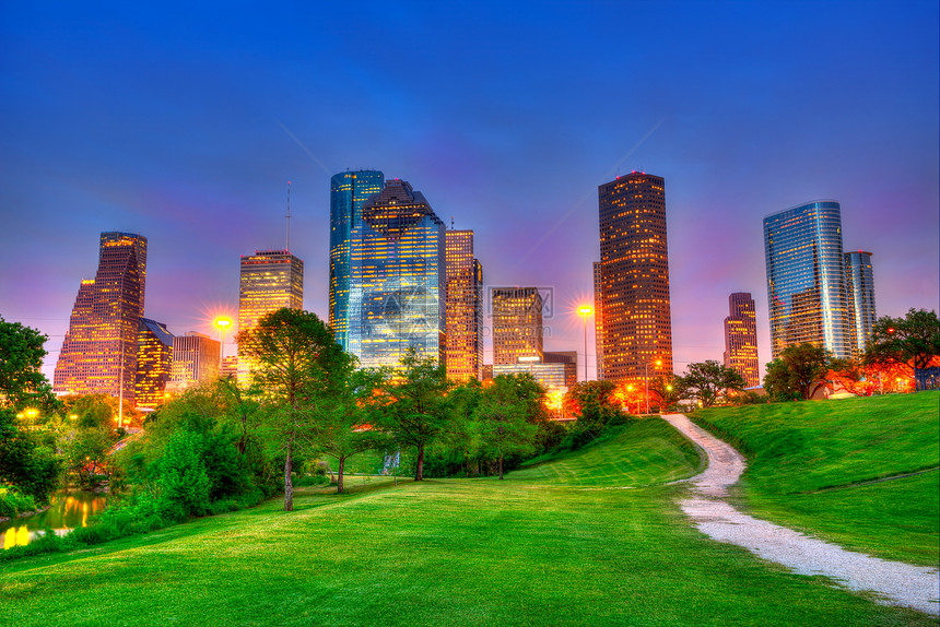 休斯顿德克萨斯州现代天线 在公园日落黄昏时图片