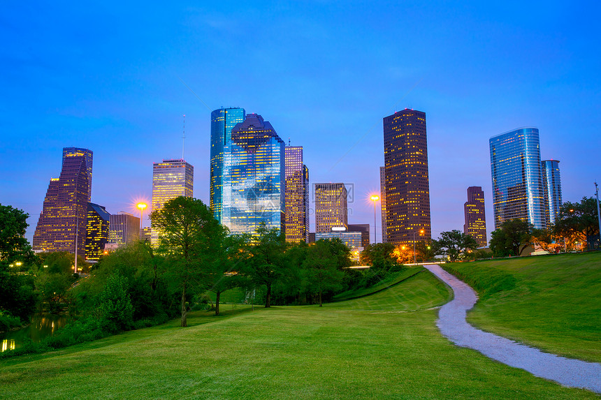 休斯顿德克萨斯州现代天线 在公园的日落黄昏时商业建筑物办公室城市旅行高楼摩天大楼天空中心反射图片