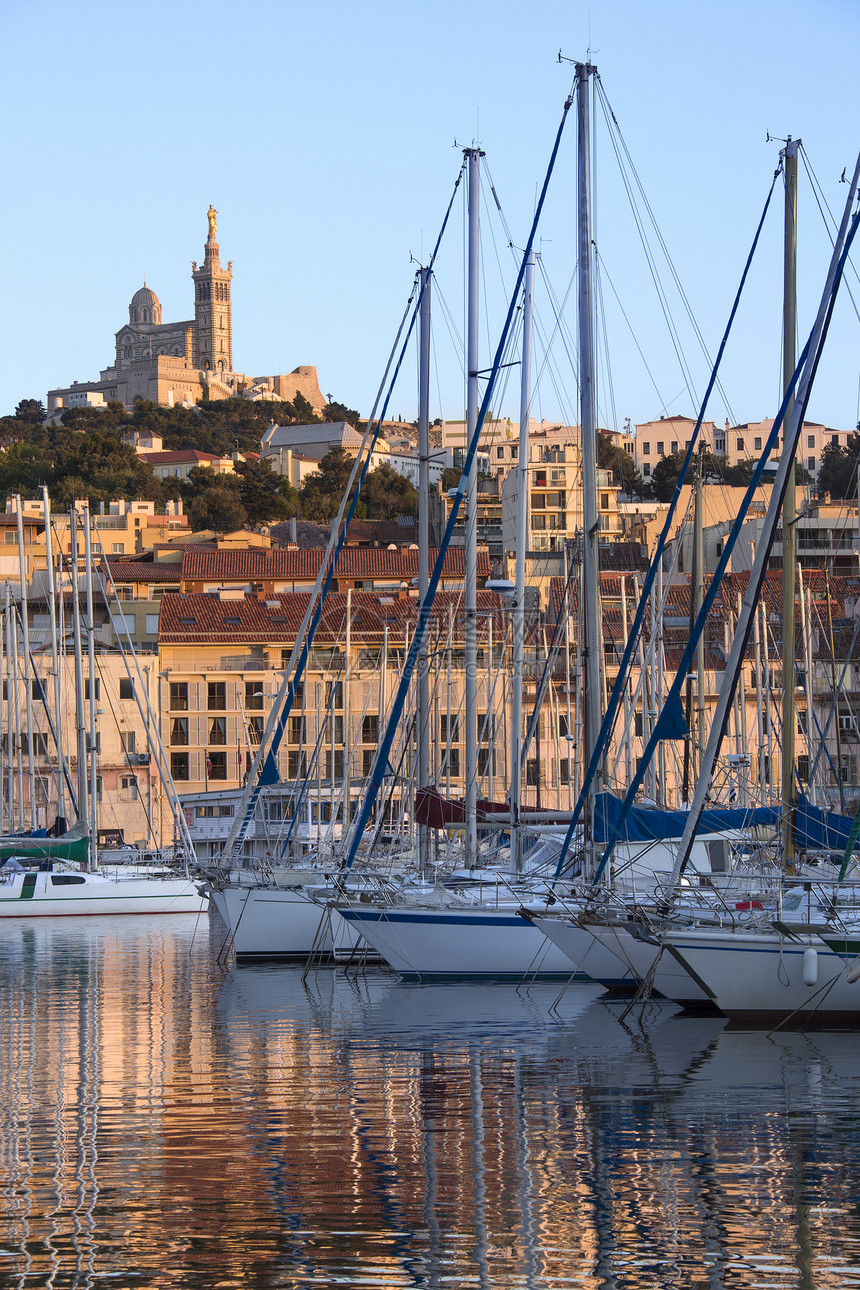 马赛  法国南部码头港口地标游艇旅游教会桅杆阳光旅行图片