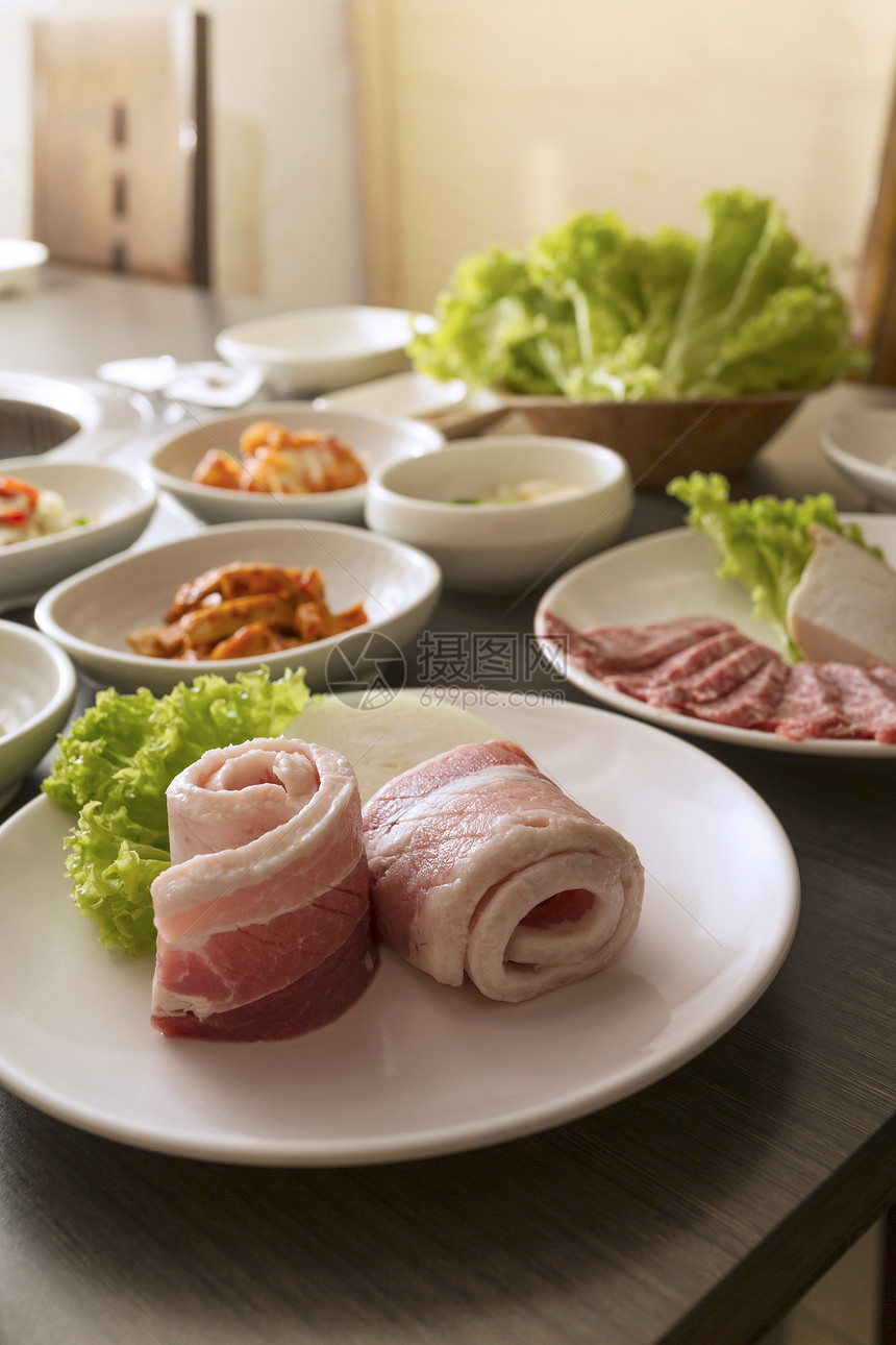 韩语食品烧烤午餐猪肉饮食盘子烹饪腹部蔬菜食物牛肉图片