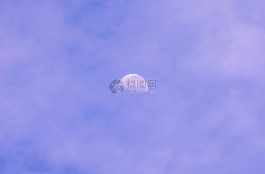 日间月亮时图片