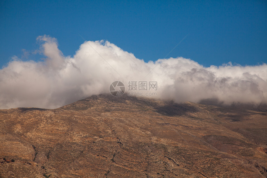 带有云色的山景图片