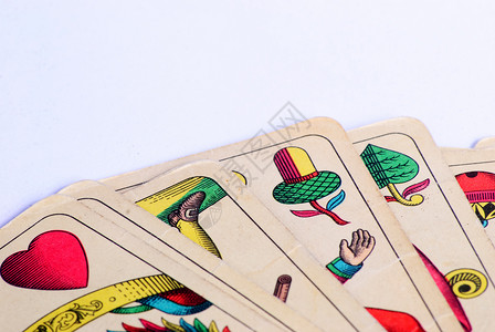旧牌牌绿色卡片游戏红色冒险叶子树叶优胜者财富白色背景图片