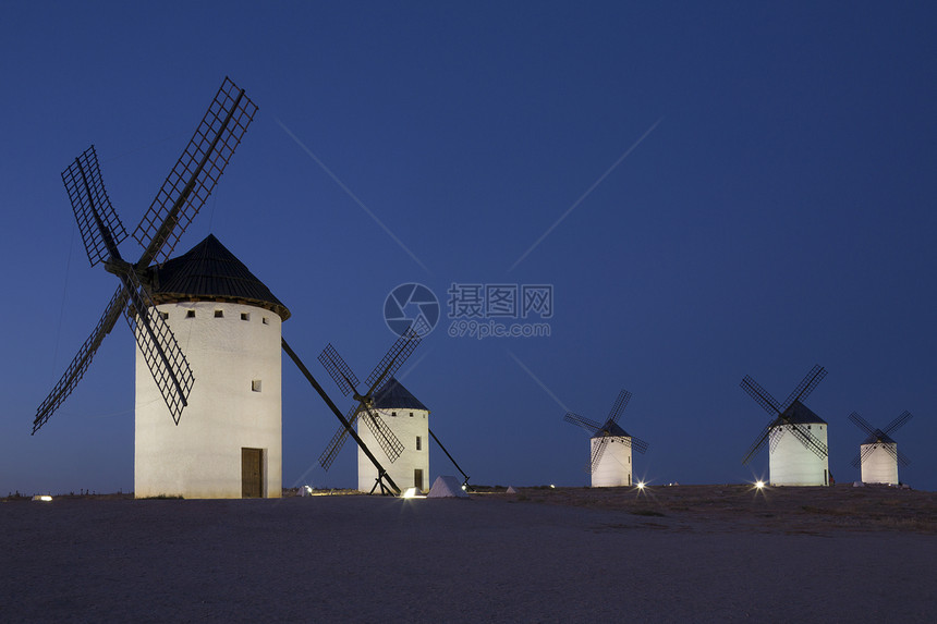 拉曼查风车西班牙地标旋转光灯旅游旅行图片