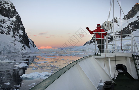 海洋冰午夜太阳  拉迈尔海峡  南极洲旅游冰山游客海洋破冰频道冷冻旅行半岛风景背景