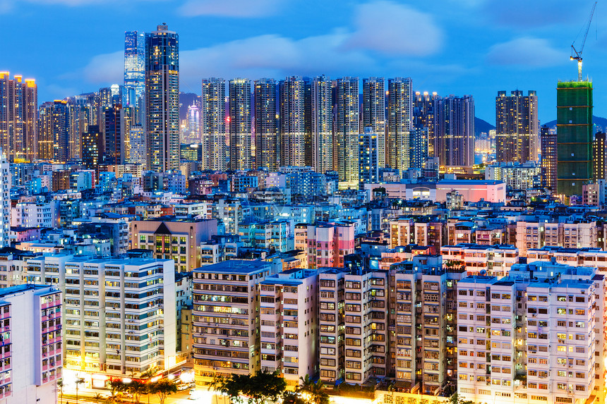 晚上在香港的城市城市景观鸟瞰图公寓楼建筑天际公寓居所民众房屋人口图片