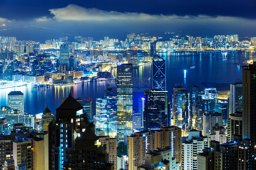 中半夜香港市摩天大楼办公室商业区天空金融日落顶峰地标黎明企业图片