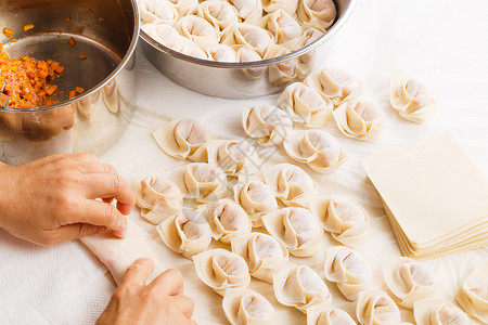 雕刻饺子新鲜的手工饺子高清图片