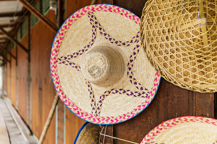 出售的威克帽子手工业手工传统制品编织市场篮子街道工艺木篮图片