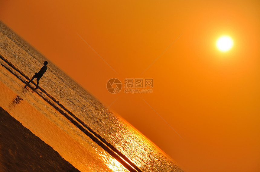 Zandvoort海滩上美丽的日落(霍拉北海)图片