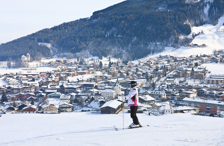 滑雪度假胜地奥地利运动远足女士房屋娱乐全景旅行滑雪者图片