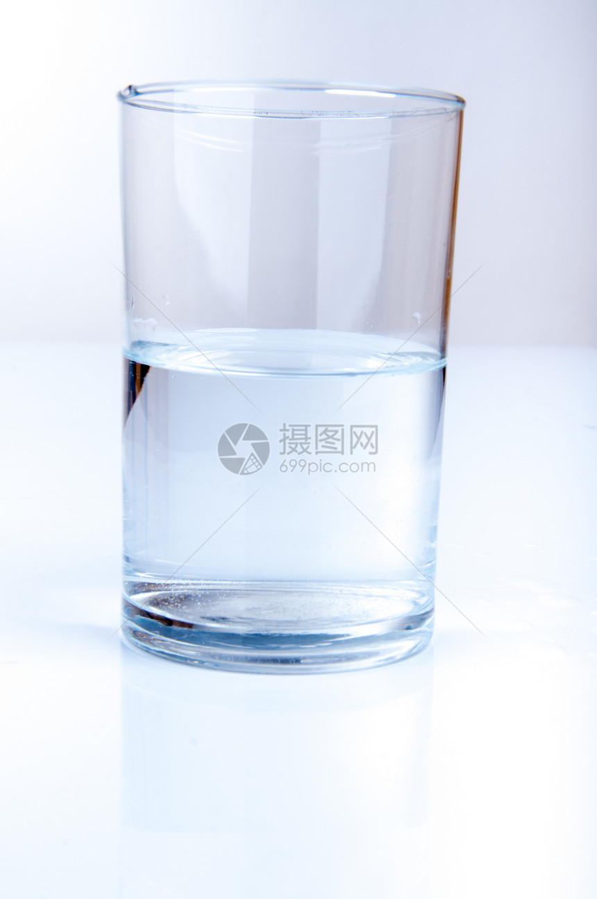 半水杯反射器皿液体口渴饮食玻璃白色平衡矿物饮料图片