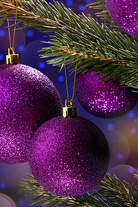 圣诞树装饰小玩意儿紫色高清图片
